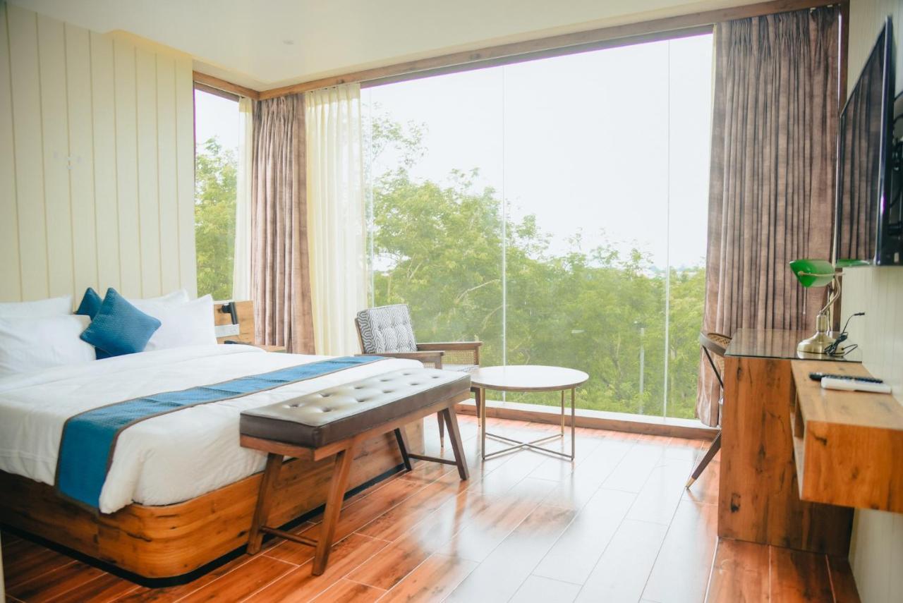The Convoy Hotel Dibrugarh Bagian luar foto