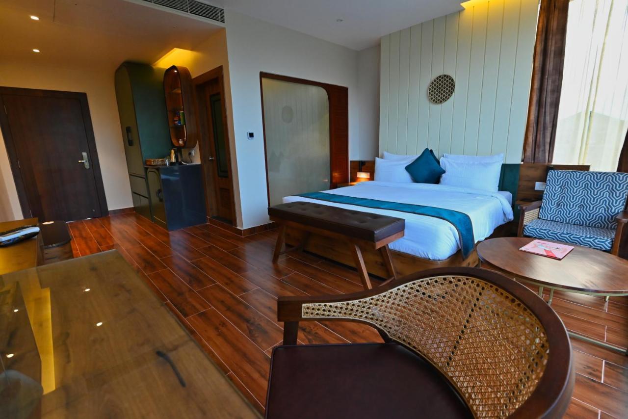 The Convoy Hotel Dibrugarh Bagian luar foto